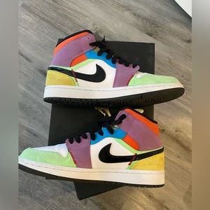 WMNS AIR JORDAN 1 MID SE